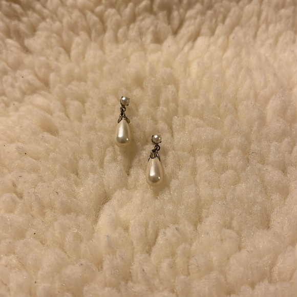 Cream and Gold Dangly Earrings - Picture 11 of 16